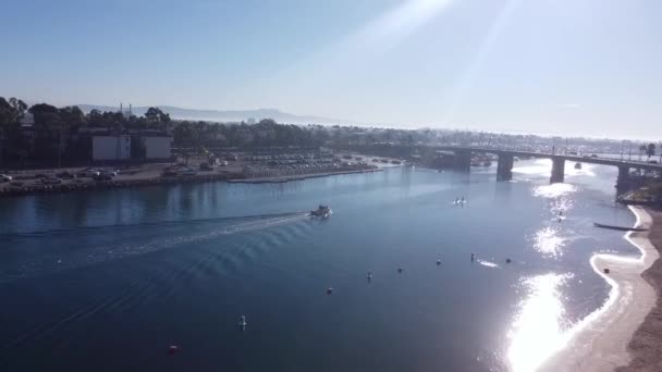Vista Aérea Del Canal Agua Con Barco Movimiento — Vídeos de Stock