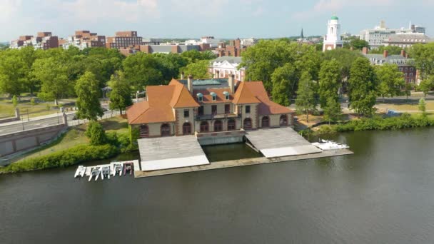 Σταθερή Αεροφωτογραφία Του Harvard Boat House Weld Boathouse Στη Βοστώνη — Αρχείο Βίντεο