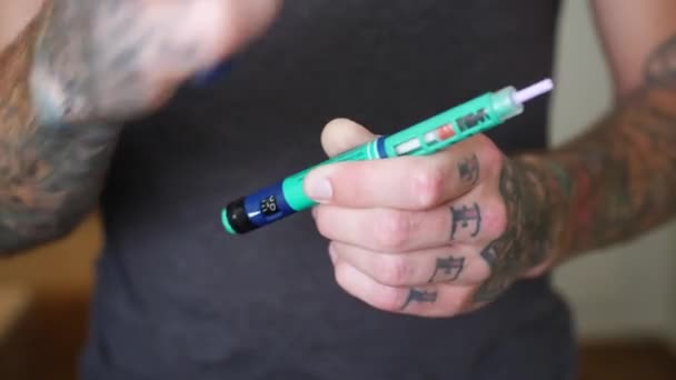 Young Man Tattoos Takes Protection Insulin Pen Adjust Dosage Prepares — Stock Video