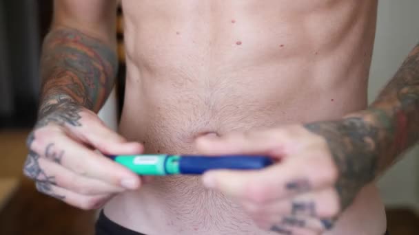 Young Fit Athletic Man Diabetes Rolls His Shirt Inject Insulin — Stock Video