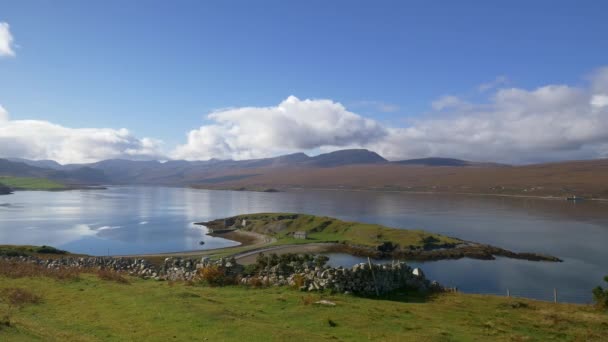 Ard Neakie Lime Kiln点的时间过去了 它位于苏格兰萨瑟兰的北海岸 美丽得惊人的Loch Eriboll上 云彩缓缓移动 — 图库视频影像