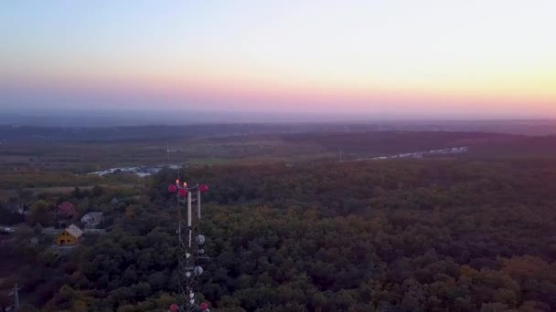 Orbitando Alrededor Una Torre Telecomunicaciones Hungría — Vídeo de stock