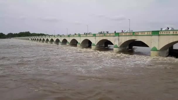 Плотина Муккомбу Тричах Разрушенная Наводнениями 2018 Года — стоковое видео