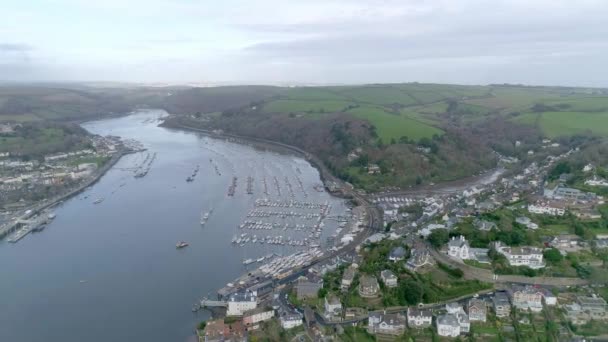 Lucht Tracking Dartmouth Harbour Jachthaven Aan Oostkant Van Monding Die — Stockvideo