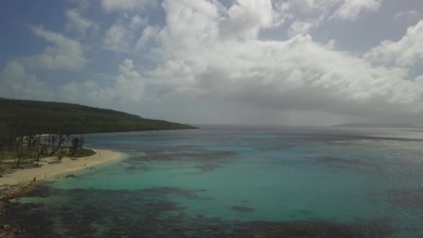 Drohnen Aus Der Luft Schossen Entlang Der Küste Von Tinian — Stockvideo