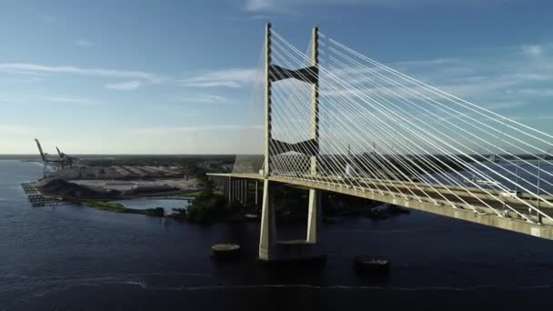 Drone Slow Pull Back Shot Dames Point Bridge — 비디오