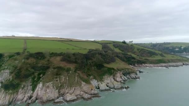 Aérien Montant Vers Avant Sur Une Côte Rocheuse Devonshire Révélant — Video