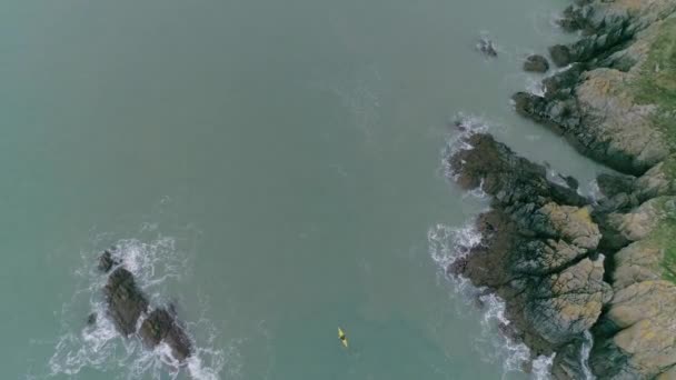 Top Aerial Descending Person Yellow Kayak Sailing Rocky Coastline Murky — Stock Video