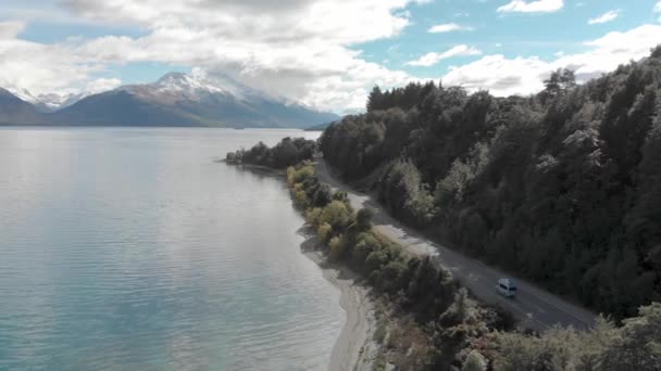 Campervan Rijden Langs Kust Van Lake Wakatipu Queenstown Nieuw Zeeland — Stockvideo