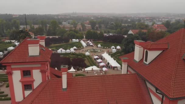 布拉格Troja Palace的食品节 空中无人机 — 图库视频影像