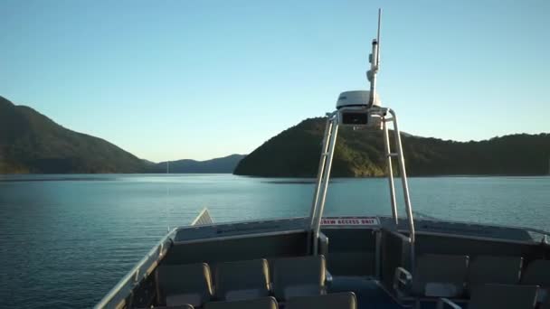 在新西兰马尔博罗声音的晨曦船巡航 — 图库视频影像