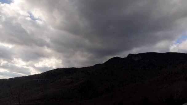 Time Lapse Clouds Flowing Grandfather Mountain North Carolina — Vídeo de Stock