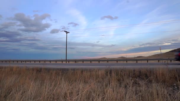 Voitures Passant Sur Une Route Campagne Dans Colorado — Video