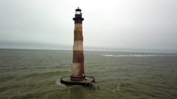 Aerial Pullout Morris Island Lighthouse Which Stands Southern Side Entrance — Stock Video