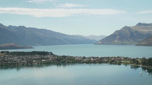 Словмо Вид Квинстоун Новая Зеландия Озеро Вакатипу Горы Заднем Плане — стоковое видео