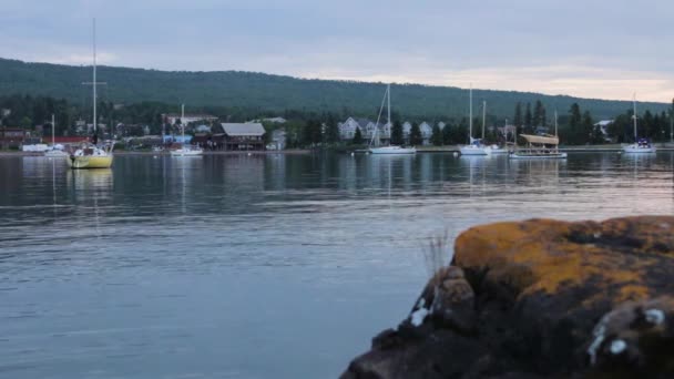 Ainda Tiro Veleiros Ancorados Porto Longo Lago Superior Minnesota — Vídeo de Stock