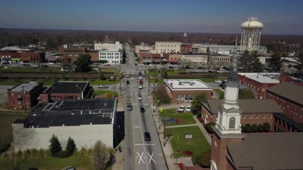 Small Town Life Aerial Thomasville Severní Karolína — Stock video