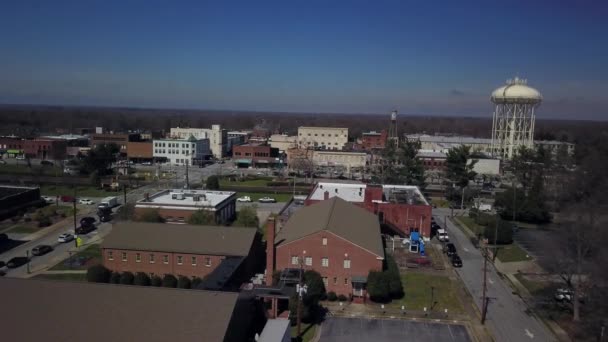 Small City Usa Aerial Thomasville Carolina Del Norte — Vídeos de Stock