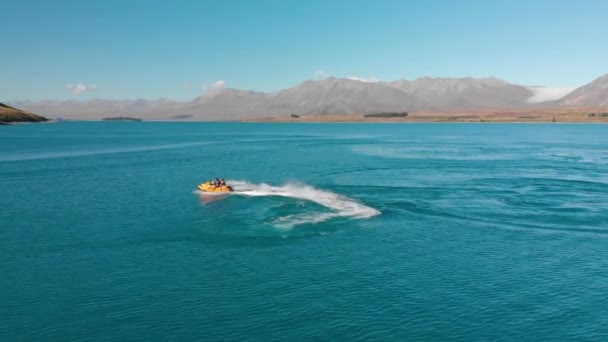Slowmo Narty Wodne Pięknej Turkusowej Wodzie Jezioro Tekapo Nowa Zelandia — Wideo stockowe