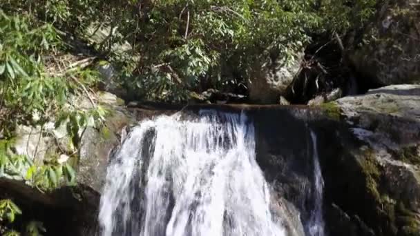 Panela Aérea Para Baixo Cachoeira Nas Montanhas Apalaches — Vídeo de Stock