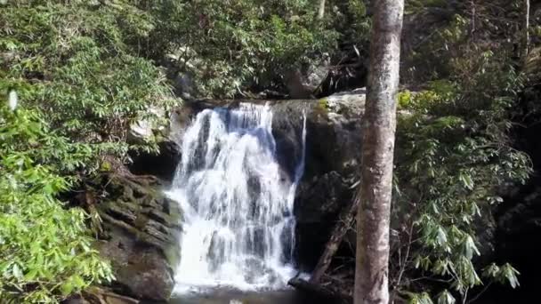 Prachtige Waterval Vanuit Lucht Waterval Langs Kam Van Blue Ridge — Stockvideo