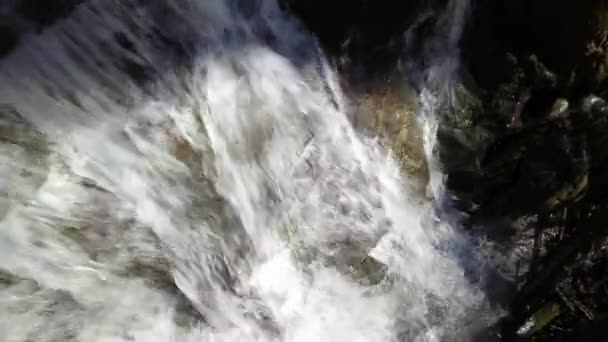 Vuelo Aéreo Cresta Una Cascada Cerca Boone Carolina Del Norte — Vídeo de stock