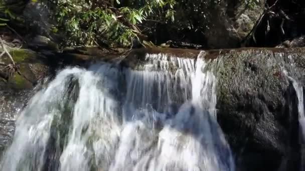 Estrazione Aerea Una Cascata Infuria Nella Catena Montuosa Blue Ridge — Video Stock