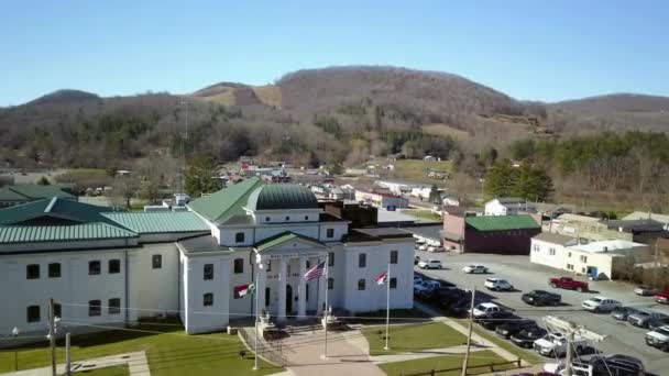 Luchtfoto Van Avery County North Carolina Gerechtsgebouw Newland North Carolina — Stockvideo