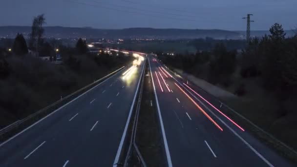 도로에서의 속도가 — 비디오
