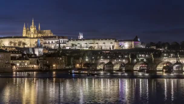 Timelapse Castelo Praga Ponte Charles Com Barcos Rio Vltava Vista — Vídeo de Stock