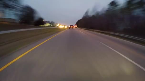 Nächtlicher Zeitraffer Mit Autos Und Lichtzeichen Auf Autobahnen Und Straßen — Stockvideo