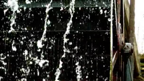 Tight Shot Water Falling Old Water Wheel Shot Slow Motion — Vídeo de stock