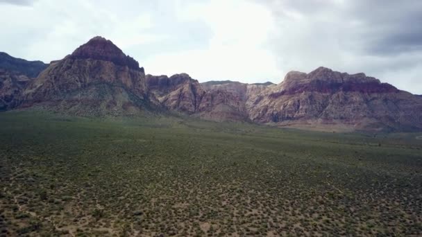 Aerial Slow Push Mountains Red Rock Canyon Las Vegas Nevada — Stock Video