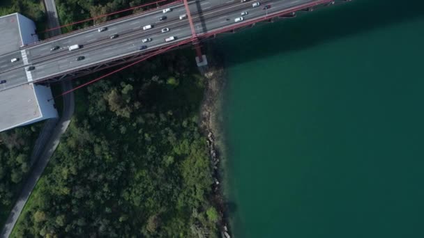 Vista Pájaro Drone Disparo Del Puente Lisboa Bbril Con Poco — Vídeo de stock