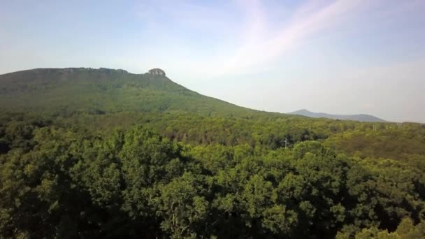 Aéreo Pilot Mountain Distância — Vídeo de Stock