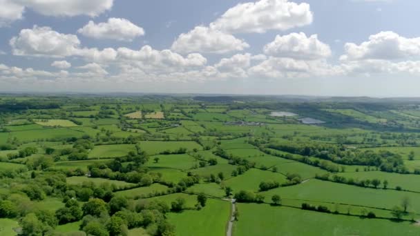 Pintoresca Antena Gloriosos Campos Verdes Ingleses Contra Cielo Azul Nubes — Vídeo de stock