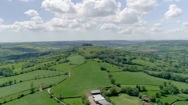 Sideways Aerial Solitary Hill Vast Countryside Landscape Late Spring — Stock Video