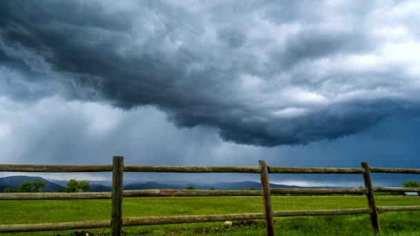 Χρονική Λήξη Των Νεφών Καταιγίδας Πάνω Από Ογκόλιθο Κολοράντο — Αρχείο Βίντεο
