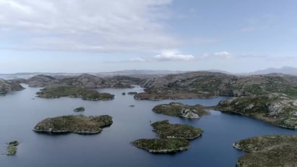 Fantastisk Sjö Nordvästra Skottland Flera Små Öar Utspridda Över Hela — Stockvideo