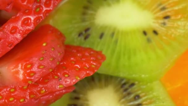 과일의 클로즈업 오렌지 열매를 샐러드나 타르트 — 비디오