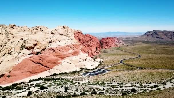 Survol Par Drone Panoramique Gauche Des Collines Calico Red Rock — Video