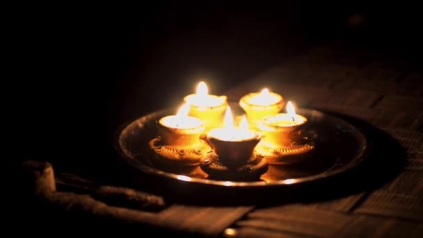 Krásná Hliněná Světla Lampy Tmavé Dekorace Festivalu Vánoce Nebo Diwali — Stock video