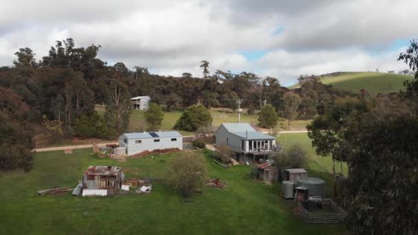 Imagens Drones Uma Pequena Propriedade Rural Zona Rural Australiana Vitoriana — Vídeo de Stock