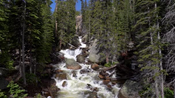 Ρεύμα Νερού Στην Καλυψώ Cascades Αργή Κίνηση — Αρχείο Βίντεο