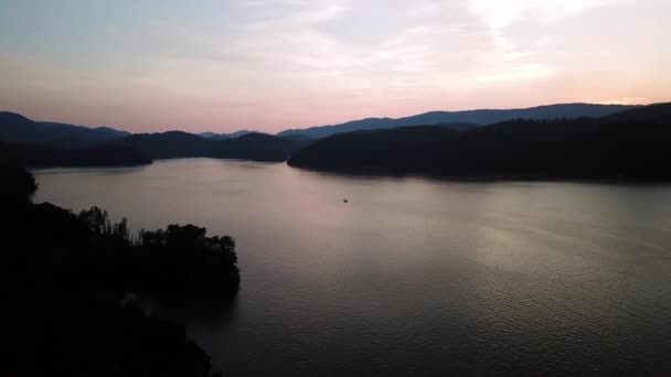 Pousser Dessus Lac Watauga Coucher Soleil — Video