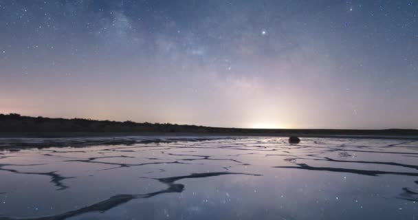 Млечный Путь Поднимающийся Над Соленым Озером Тоскане Испания — стоковое видео
