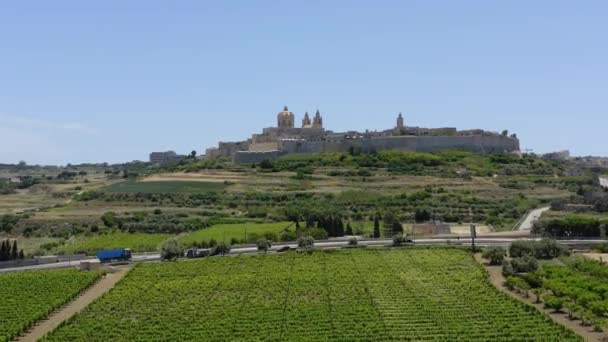 Wide Low Angle Intro Beautiful Reveal Shot Mdina Served Maltese — Stock Video