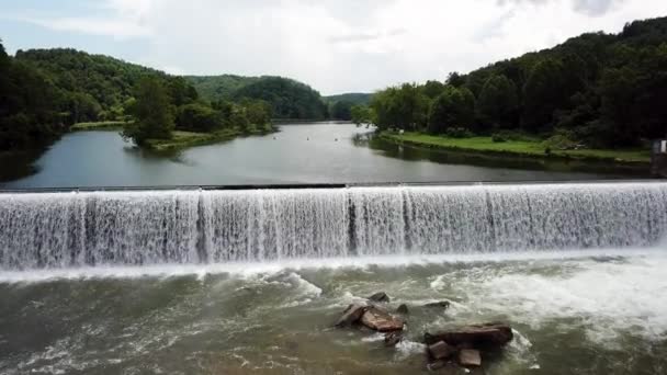 Frietjes Virginia Waterkracht Dam Duwt Buurt Van Oude Textielfabriek Molenstad — Stockvideo