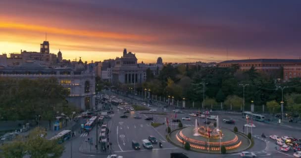 Timelapse Van Madrid Bij Zonsondergang Cibeles Plein Als Hoofdonderwerp — Stockvideo