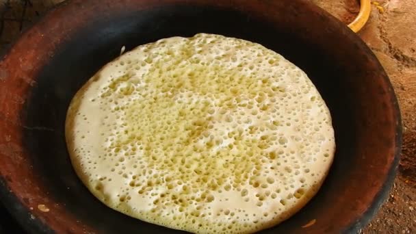 Food Shot Some Homemade Traditional Moroccan Baghrer Clay Fryer Pancakes — Stock Video